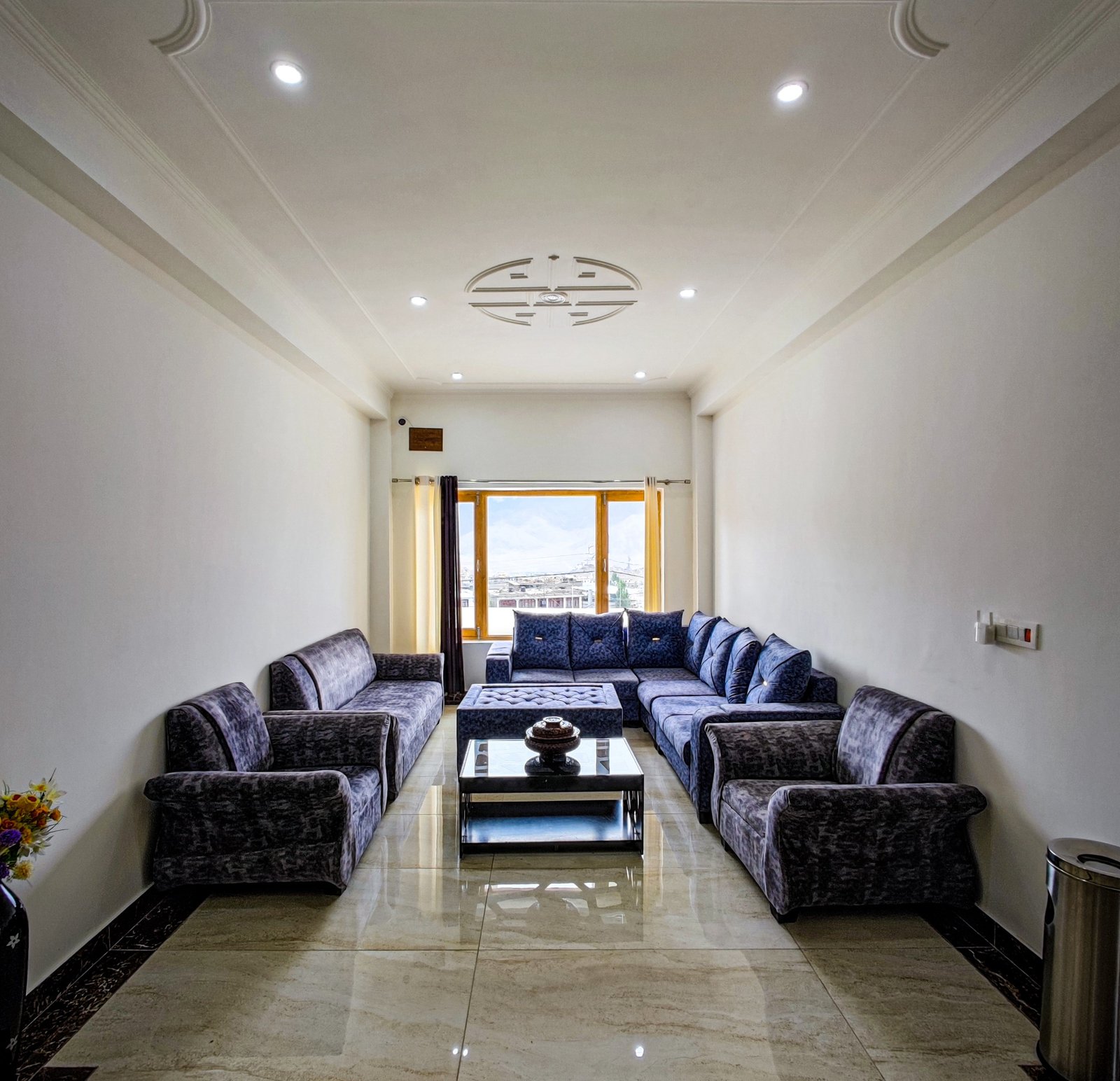 the waiting lounge at Hilltop Ladakh